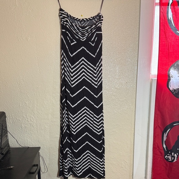 Black and White Chevron Maxi Dress - Picture 1 of 2
